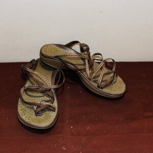 LADIES CHACO STRAPPY SANDALS - 7